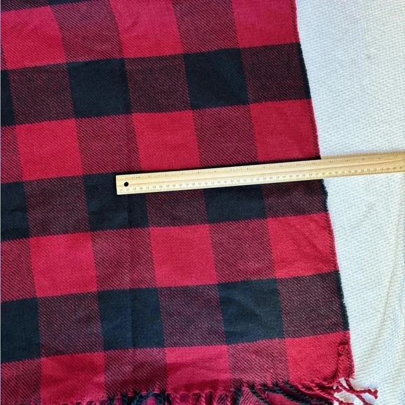 Abercrombie & Fitch blanket scarf poncho red black women’s cozy timeless holiday - Picture 8 of 8